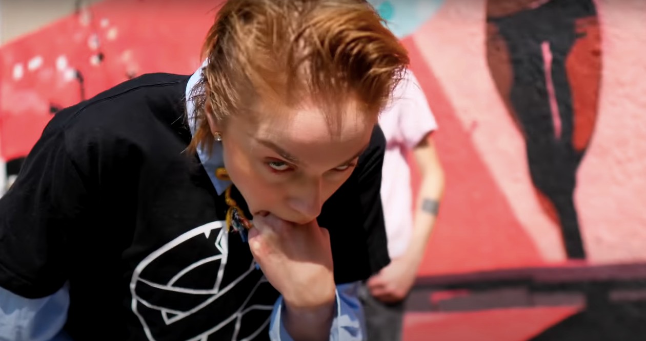Siksa w swoim hot16 wjeżdża na wszystkich raperów, wytyka hipokryzję i psuje tę miłą zabawę